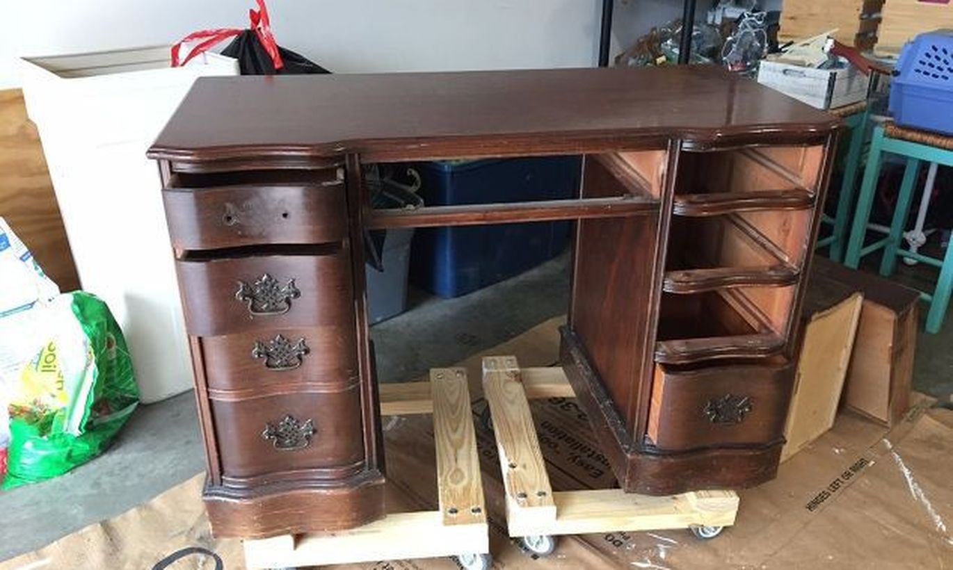 Старинный письменный стол с секретом